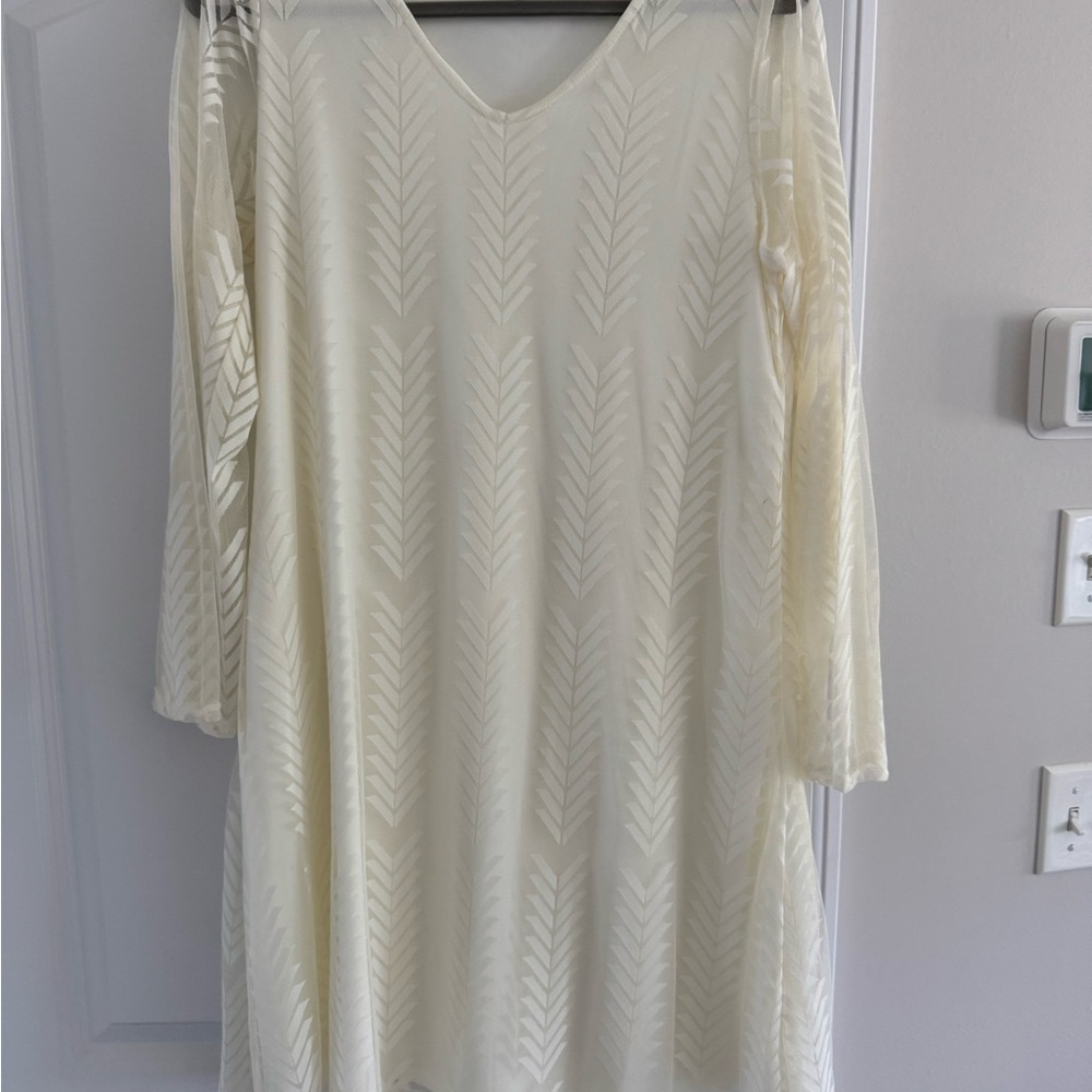 Pinkblush Cream Long Sleeve V-Neck Sheath Dress Size: Small
